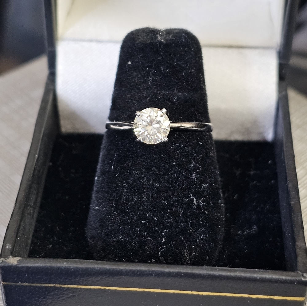 New. 10k gold $1000 (.7 carat) moissanite engagement ring! Solid 10k white gold.